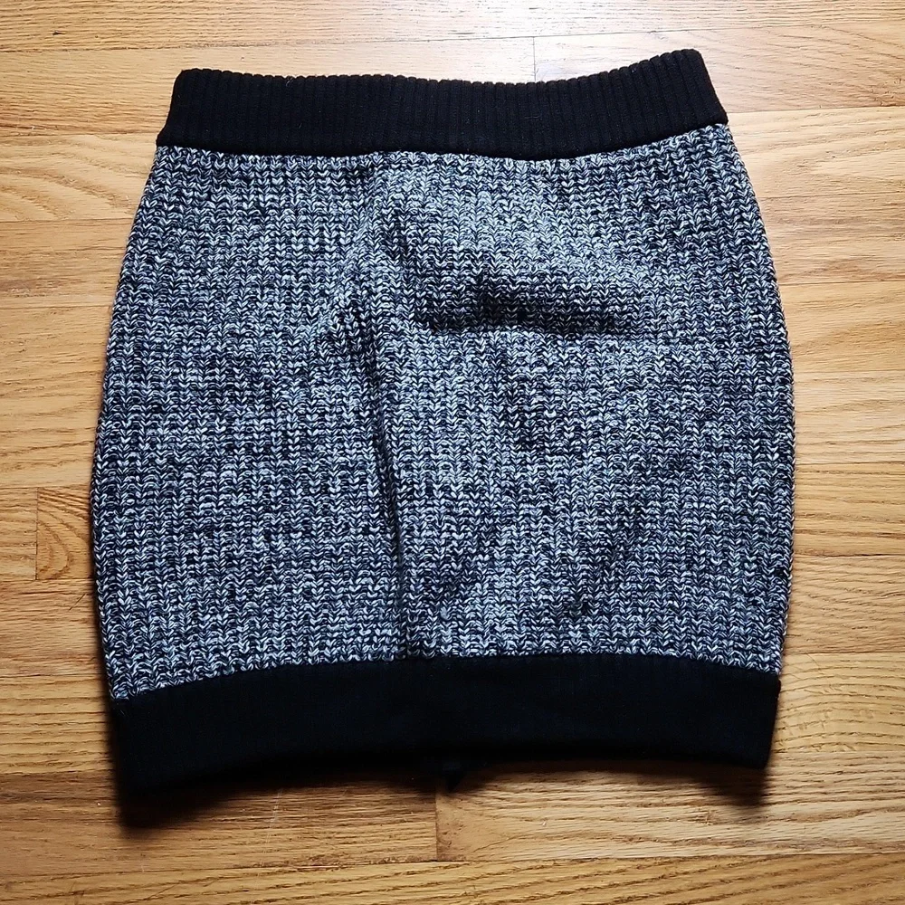 Lululemon Falling Freely 100% merino wool heathered black/white neck warmer